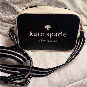 Kate Spade Oh Snap camera bag. NWOT